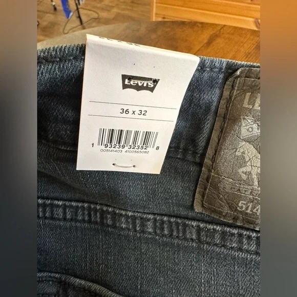 NWT: Men's 36 x 32, Levi's 514, Straight Fit, Dark Wash, MSRP $79.50SAVE